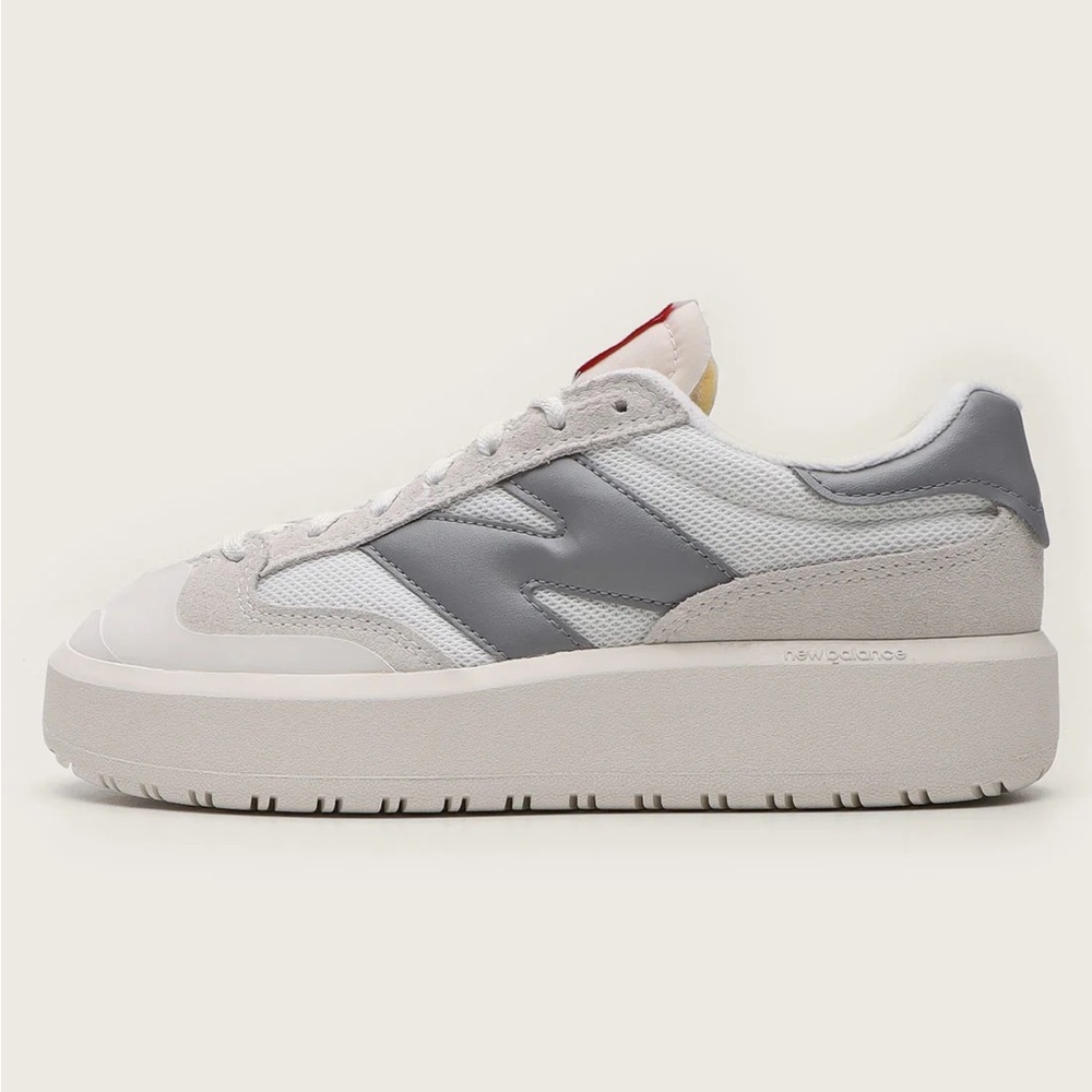 New Balance | Women’s Cream/Grey CT 302 Lace Up Sneakers Women’s size 7.5 Mens 6 - Picture 3 of 16